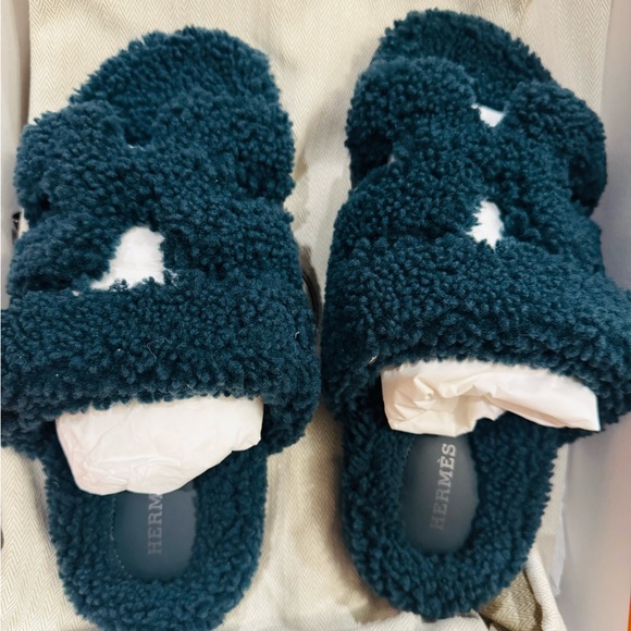 Hermes Vert Anglais Chypre Shearling Sandals size: 37.5 NEW IN BOX - Picture 2 of 7